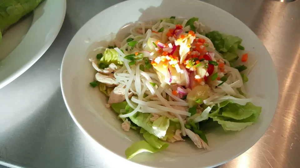 Gói Cuôn  (vietnamese summer rolls) deconstructed into a salad|Louis Rodriguezさん