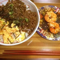 Snapdishの料理写真:そぼろ丼と海老|麻美さん