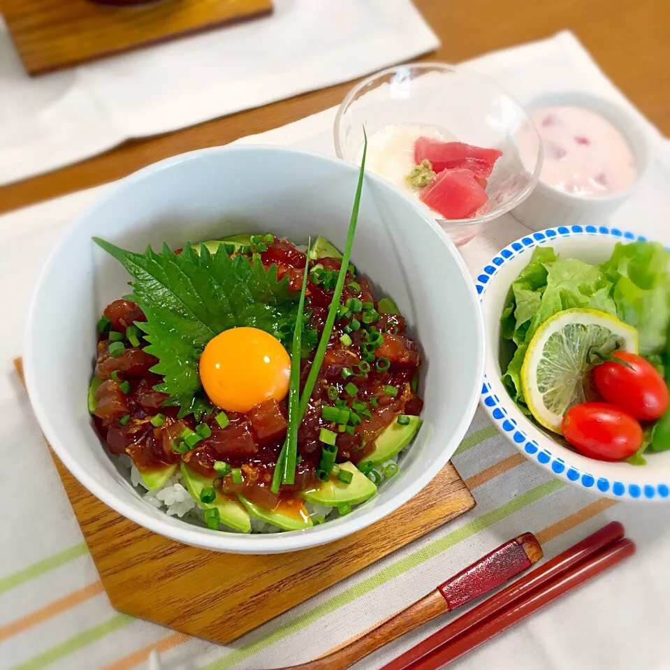 まぐろユッケ丼🍴|むぎママさん