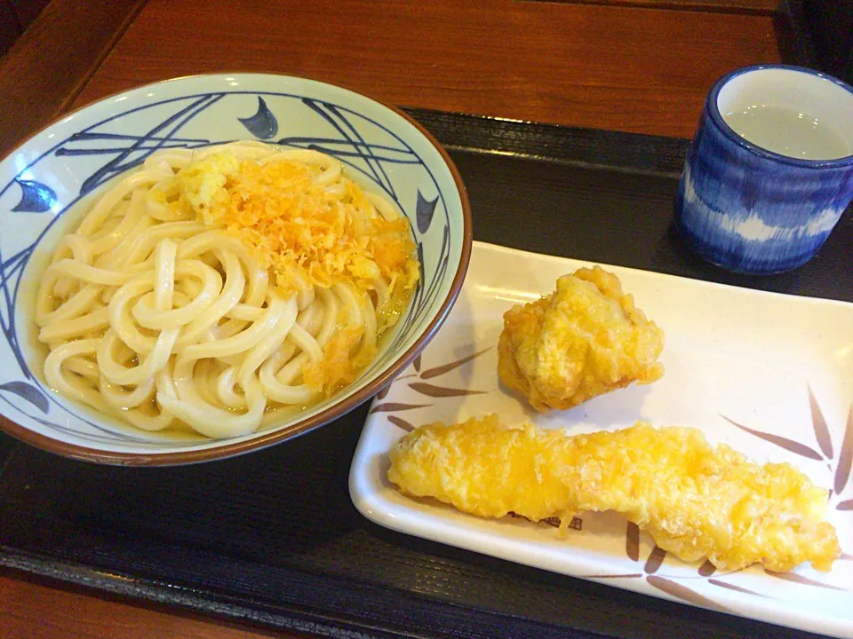 丸亀製麺 かけうどん大・とり天・いか天|ぬぬ。さん