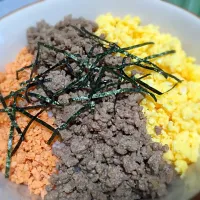 Snapdishの料理写真:緑じゃない３色丼！|ゆずきさん