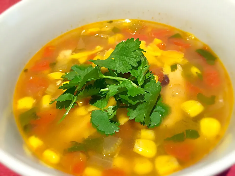 メキシカンチキンスープ。
Mexican chicken soup with jalapeños,black beans and white corns.|Sayaka Jinsenji Huletteさん