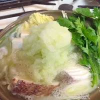 Snapdishの料理写真:鯛のみぞれ鍋|tomieさん