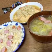 Snapdishの料理写真:夜ご飯ー
餡掛けチャーハン
コンソメスープ
鶏肉のきのこ煮|さきちゃんさん