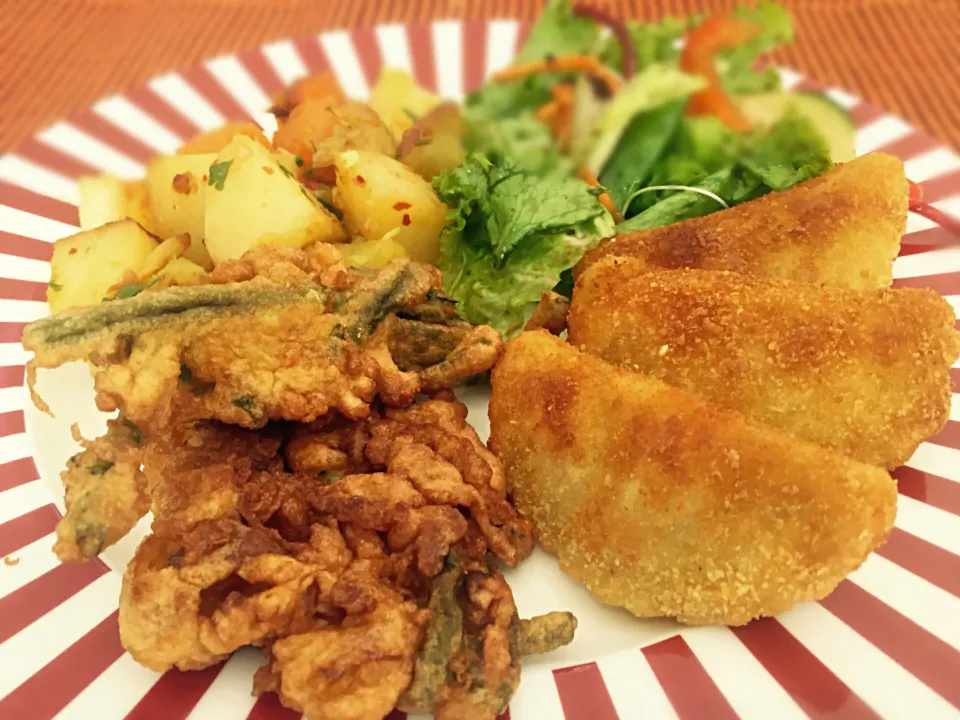 Snapdishの料理写真:Green bean fritters, rissoles, assorted potato, sweet potato & carrots and Greens|Sergio Lacuevaさん