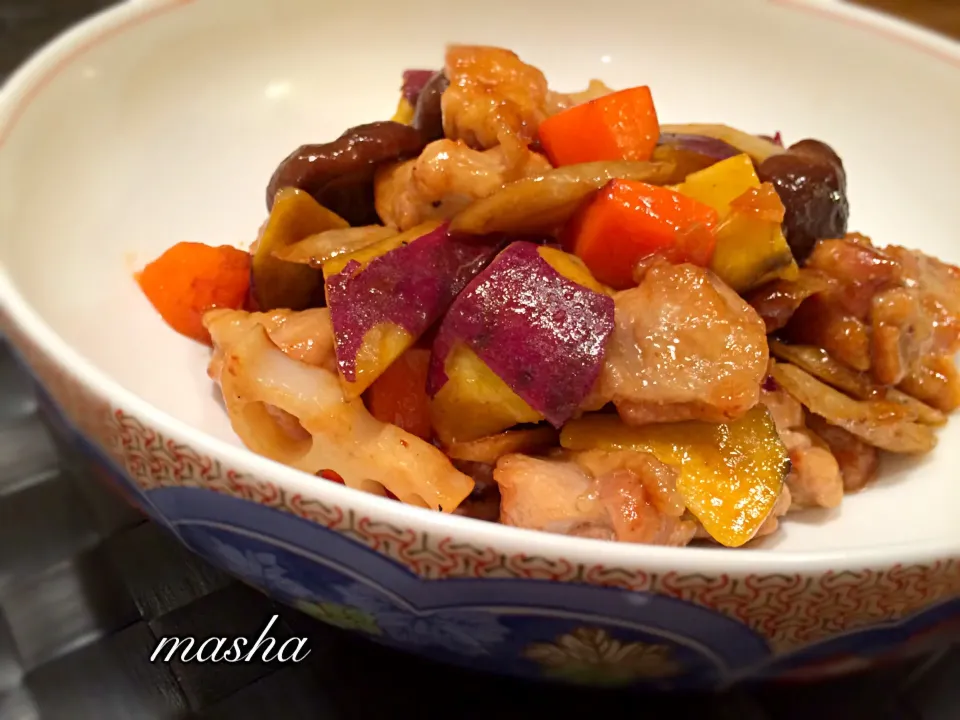 鶏肉と根菜の甘辛いため⭐︎ご飯がすすむ〜😋|mashaさん