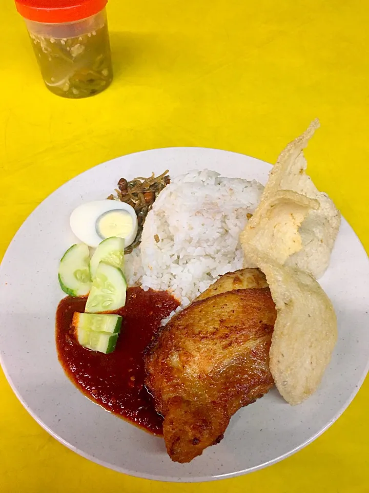 Nasi Lemak Ayam Crunchy|Mohd Firdaus Abdullahさん