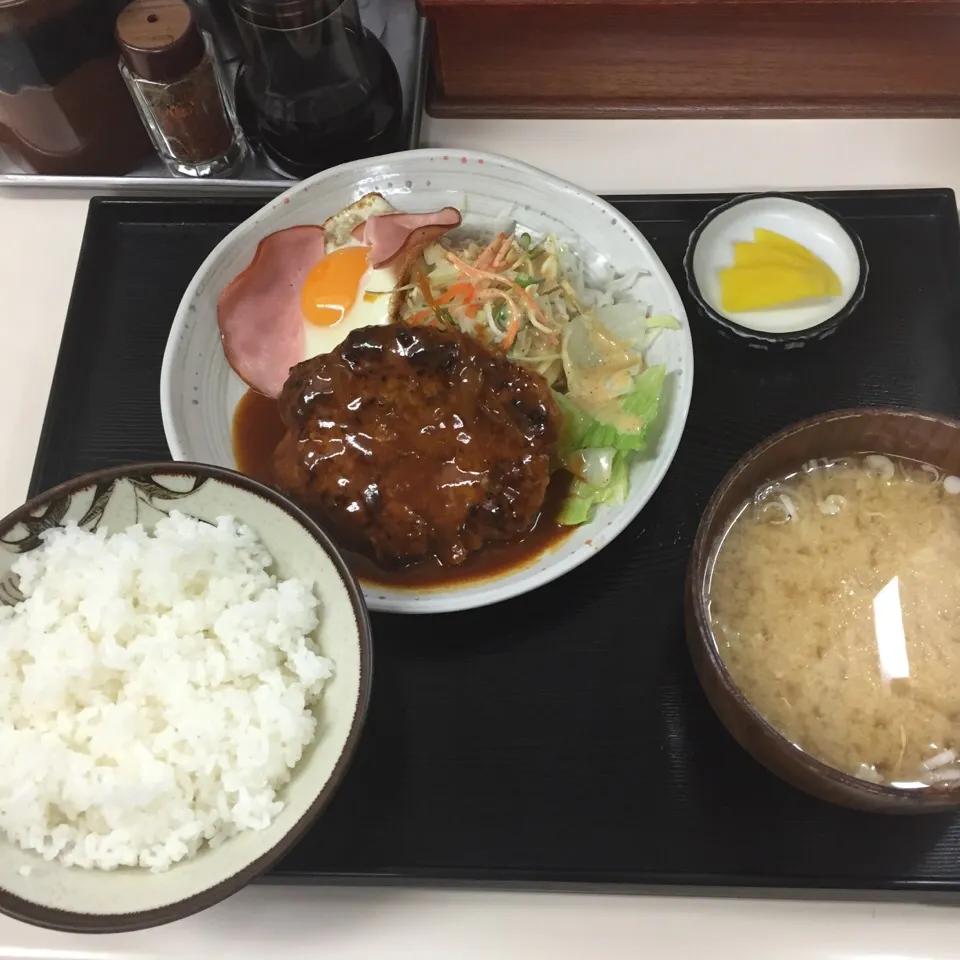 ハンバーグ定食|アクちゃんさん