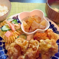 鶏モモ唐揚げ、マカロニサラダ、大根とコンニャクの甘辛煮、シジミのお味噌汁|Akiko Furukawaさん