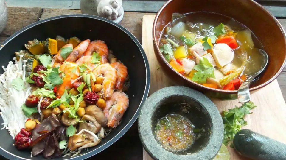 shrimp  steam hreb  mix  all  mushroom
chicken soup add  all  vegetable|Kung Doratee Sculptureさん