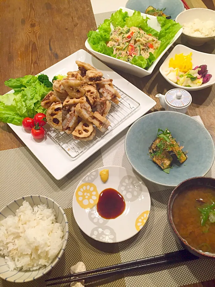 今日は、蓮根の肉挟み揚げ💛ツナとハム入り春雨サラダ🌿ナスのオリーブオイル和風ソテー🍆お漬物、シジミのお味噌汁🍃|まみりんごさん