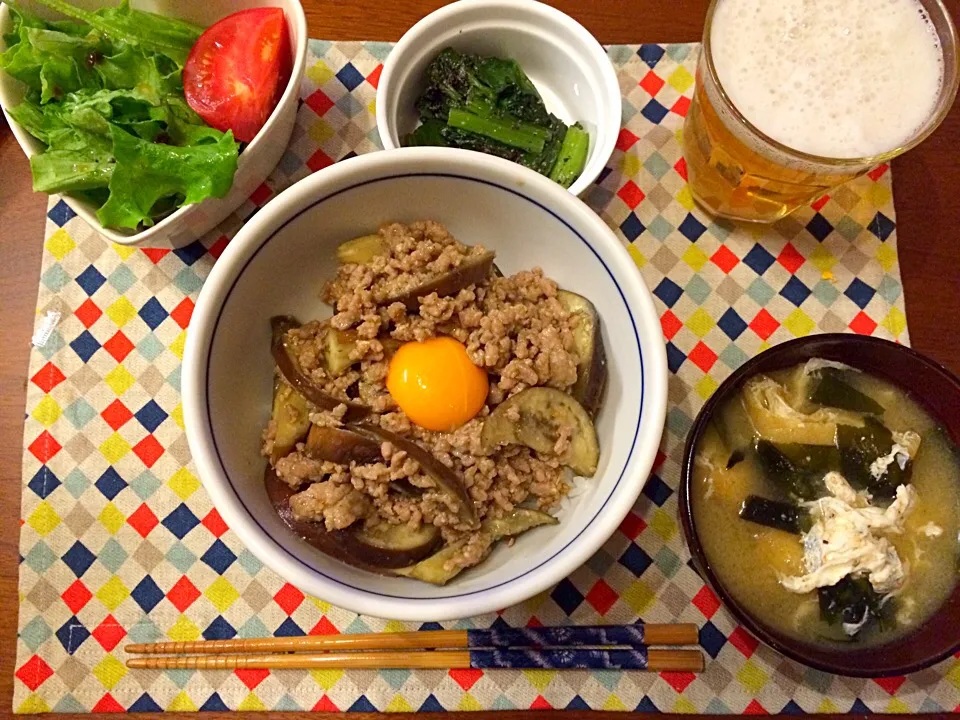 ナスとひき肉のみそ炒め丼  小松菜の胡麻和え|haseseさん