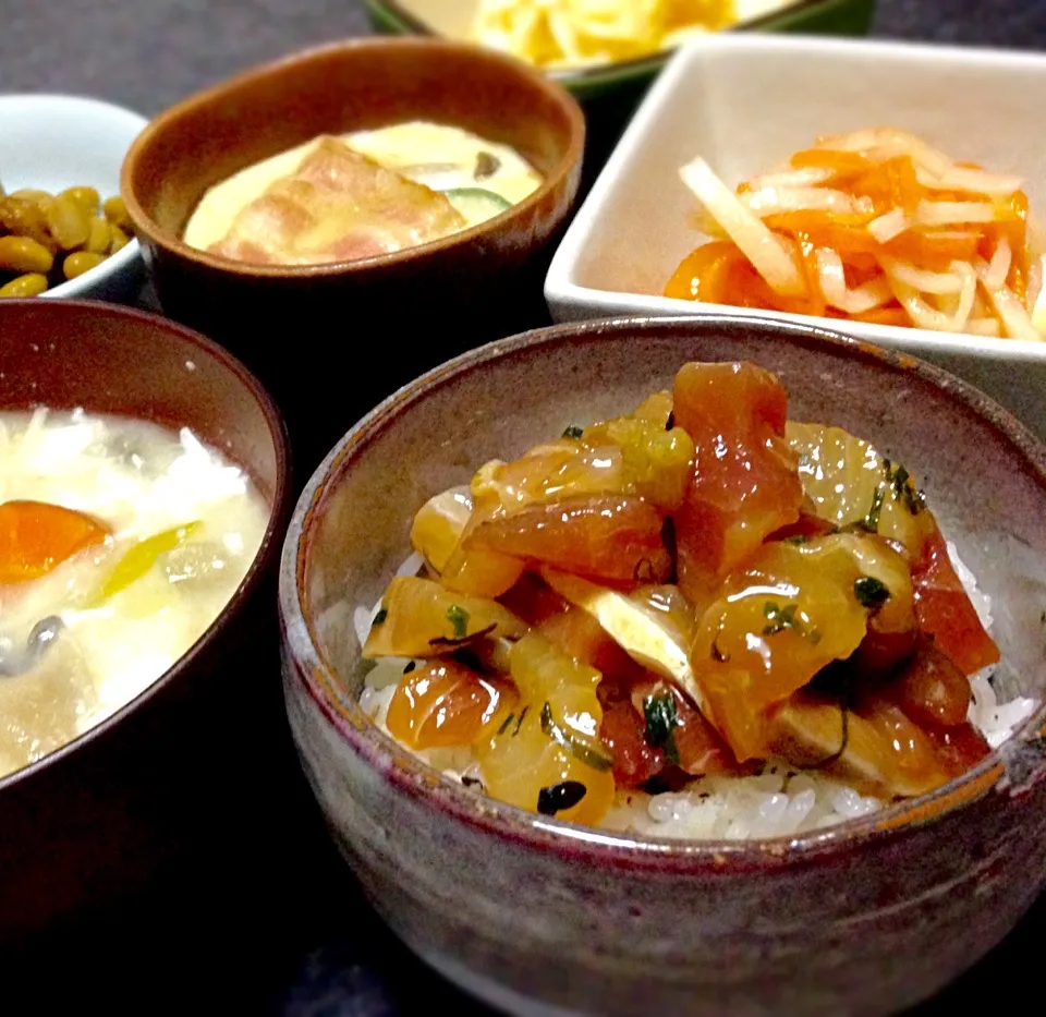 Snapdishの料理写真:晩ごはん  黄味醤油漬け丼 粕汁 豆乳茶碗蒸し 柿なます 煮豆 キャベツのキムチ|ぽんたさん