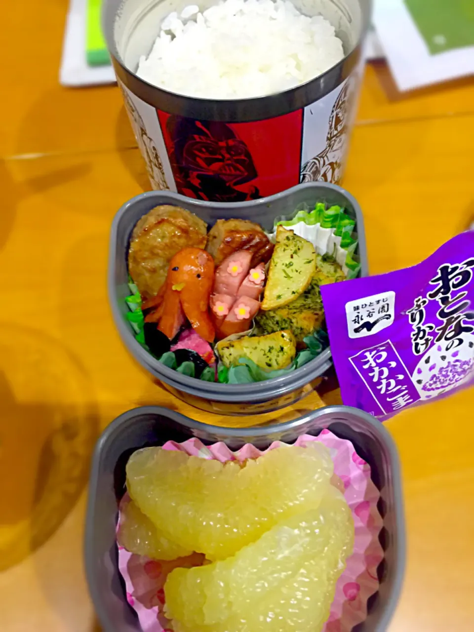 Snapdishの料理写真:子供お弁当🍱  照り焼きハンバーグ  タコウインナー  フライドポテト海苔塩  赤カブ&大根の漬物  海苔カップ  おかかゴマふりかけ  グレープフルーツ|ch＊K*∀o(^^*)♪さん