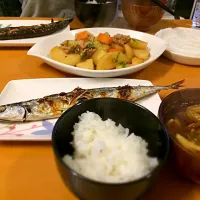 Snapdishの料理写真:サンマ、大根とじゃがいもの旨辛煮|のほほんさん