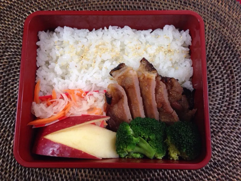 Snapdishの料理写真:豚ロースの味噌漬け弁当|*なおみん*さん