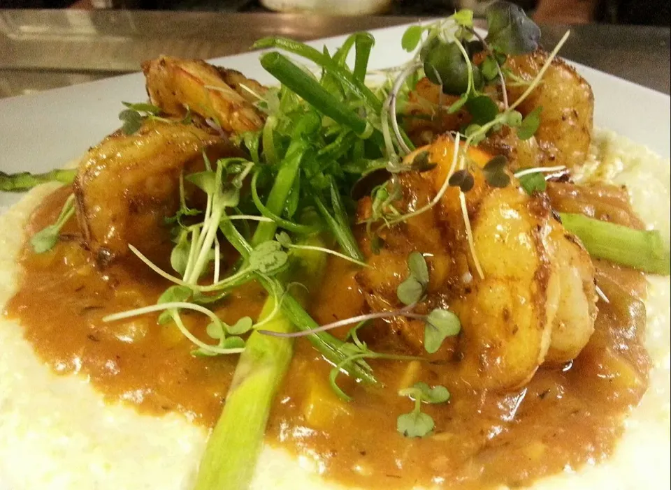 shrimp and grits etouffee.  U-10 gulf shrimp with smoked gouda grits, Cajun and andouille sausage etouffee,  and grilled asparagus!|Chef John Thomas Tapper IIさん