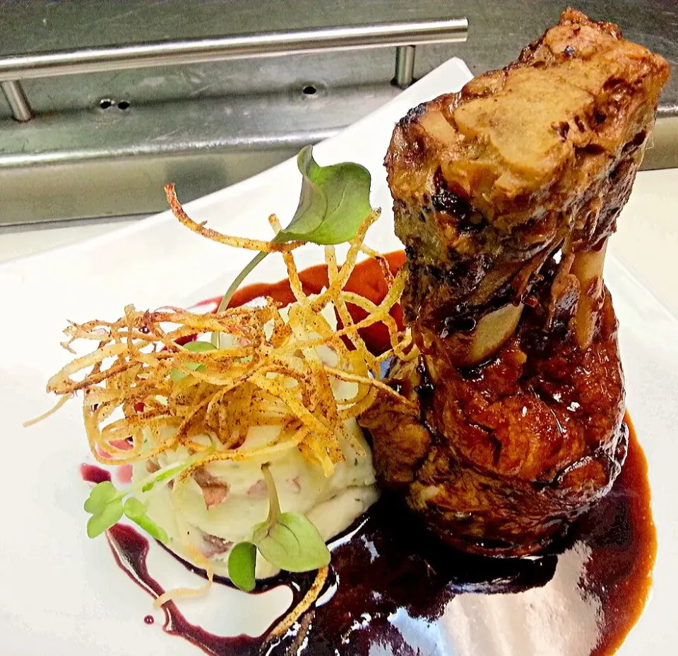 volcano cut pork osso buco! certified Duroc pork shank sous vide, and served with veal demi Glace, port wine reduction,  garlic mashed potatoes,  and potato ne|Chef John Thomas Tapper IIさん