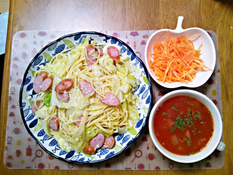 １２月１２日 キャベツとウィンナーのパスタ にんじんラペ ミネストローネ|いもこ。さん