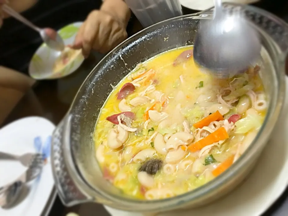 Snapdishの料理写真:sopas ni pute.. so yummy.. 👌🏼👍🏼|Kamekawaさん