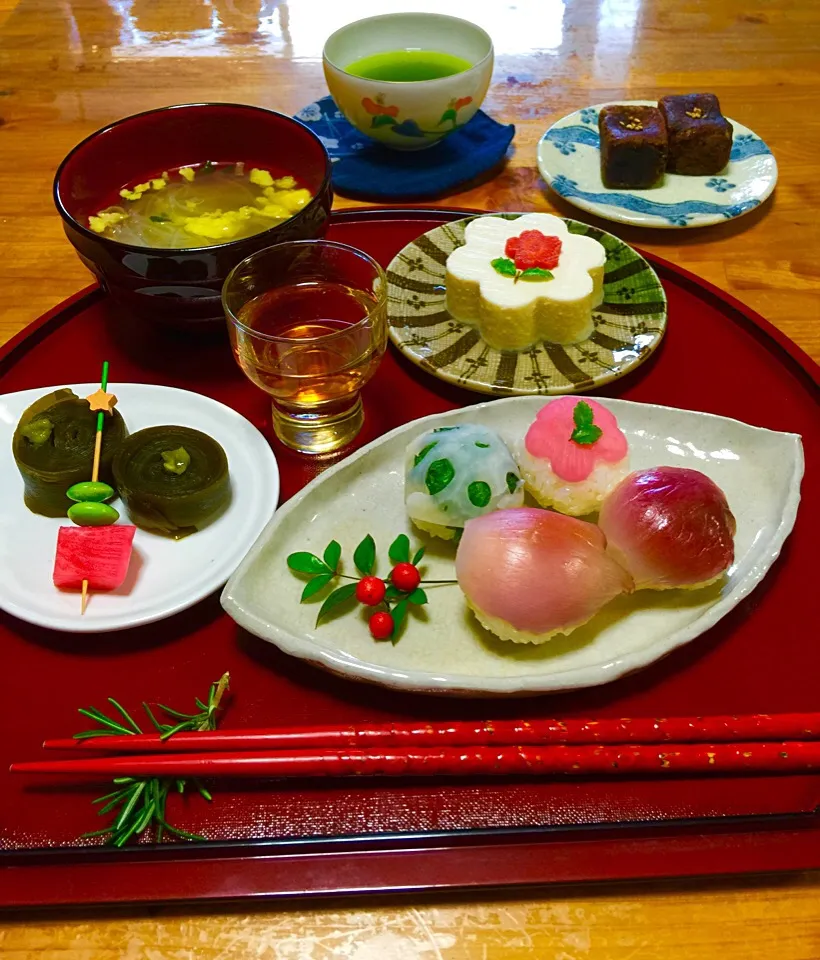 私のランチ💕食前酒は自家製梅酒 酢漬け野菜の手毬寿司、昆布の巻き巻き煮、デザートは餡子焼き😋にしました|keikoさん