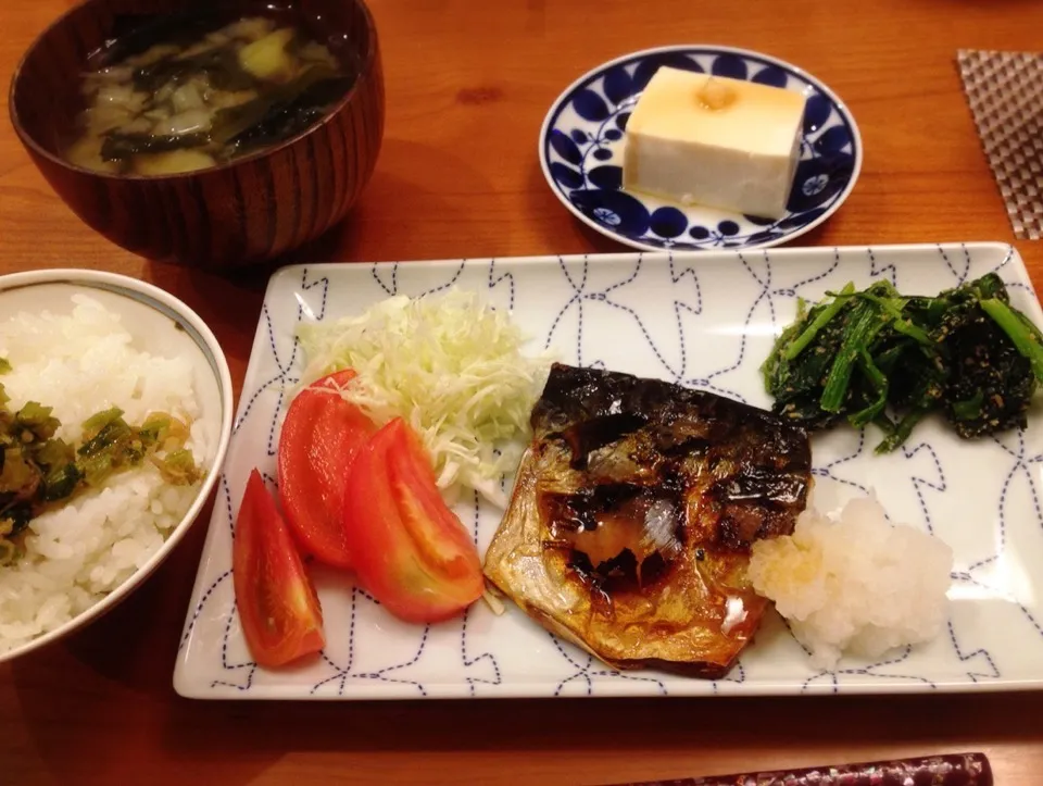 12/9 夕飯♪  焼き鯖 ほうれん草胡麻和え 冷や奴  味噌汁|ikukoさん