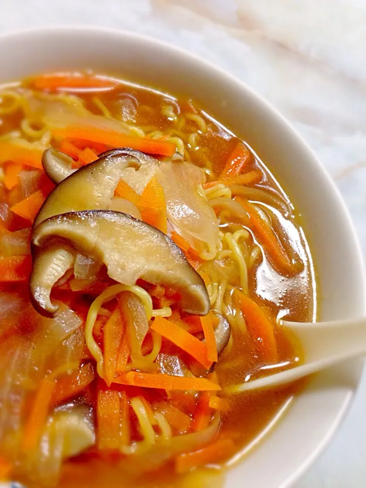 インスタントラーメンで作る酸辣湯麺|みじんこさん