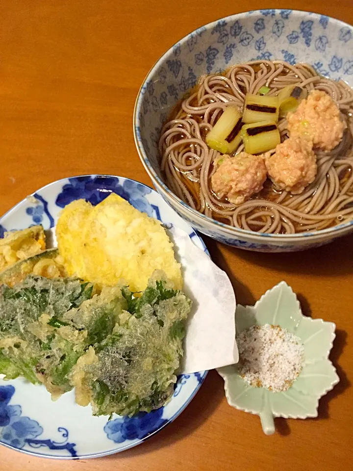 Snapdishの料理写真:鶏団子そばとあわび茸のしそ巻き天|Miki (^_−)−☆さん