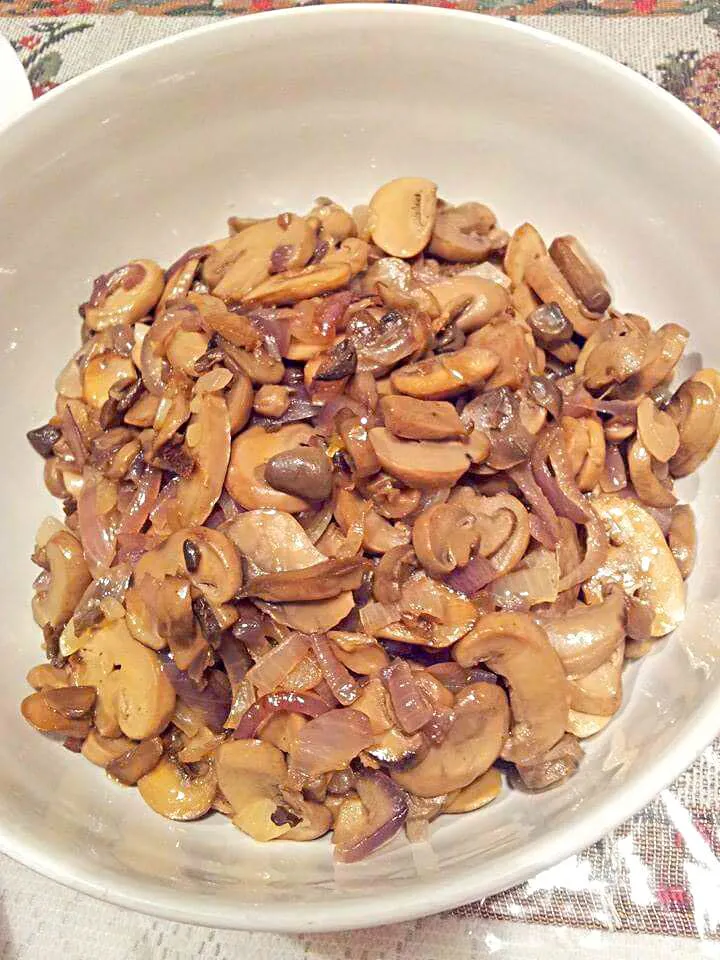 Sautéed Mushrooms with Caramelised Onions|hinaさん