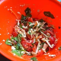 Small vegetable salad (tomatoes, spinach, basil, carrots, cabbage, cheese)|Irina Motocさん