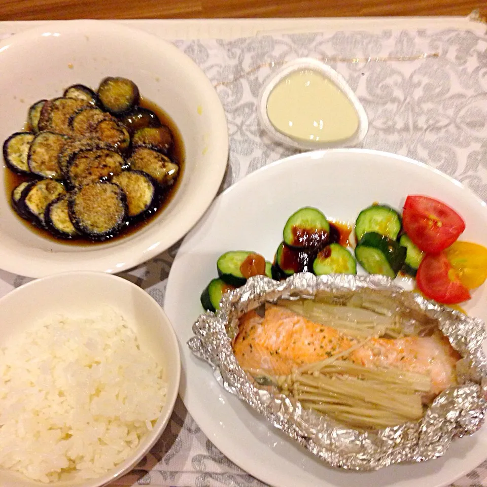 Snapdishの料理写真:鮭ホイル焼き&茄子焼き浸し|Saya Adachiさん