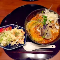 Snapdishの料理写真:バターチキンカレーうどん

昨日の残ったカレーをうどんに。牛乳いれてまろやかにしました。|ゆりさん