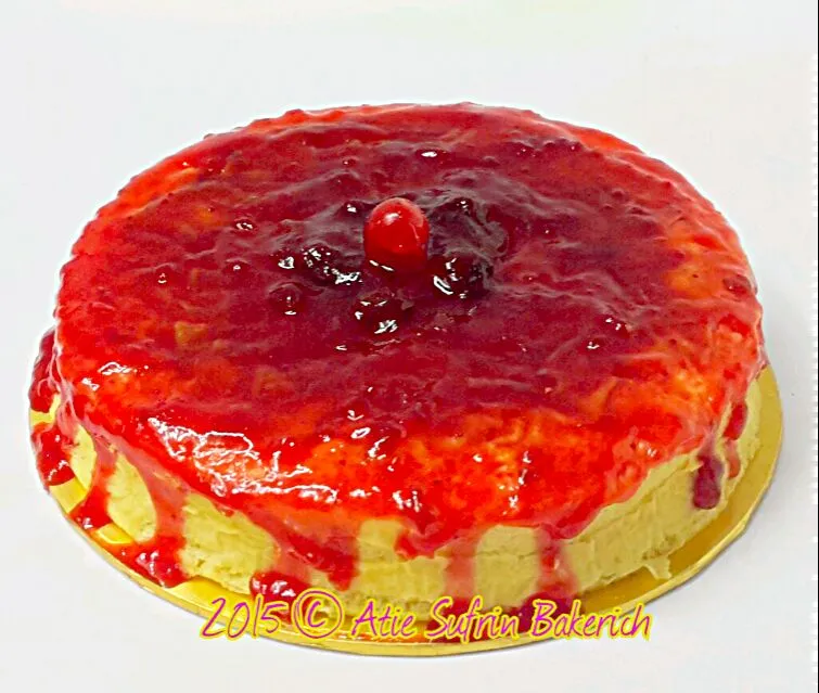 japanese cheese cake with strawberry filling|Atie Sufrin Haji Yusopさん