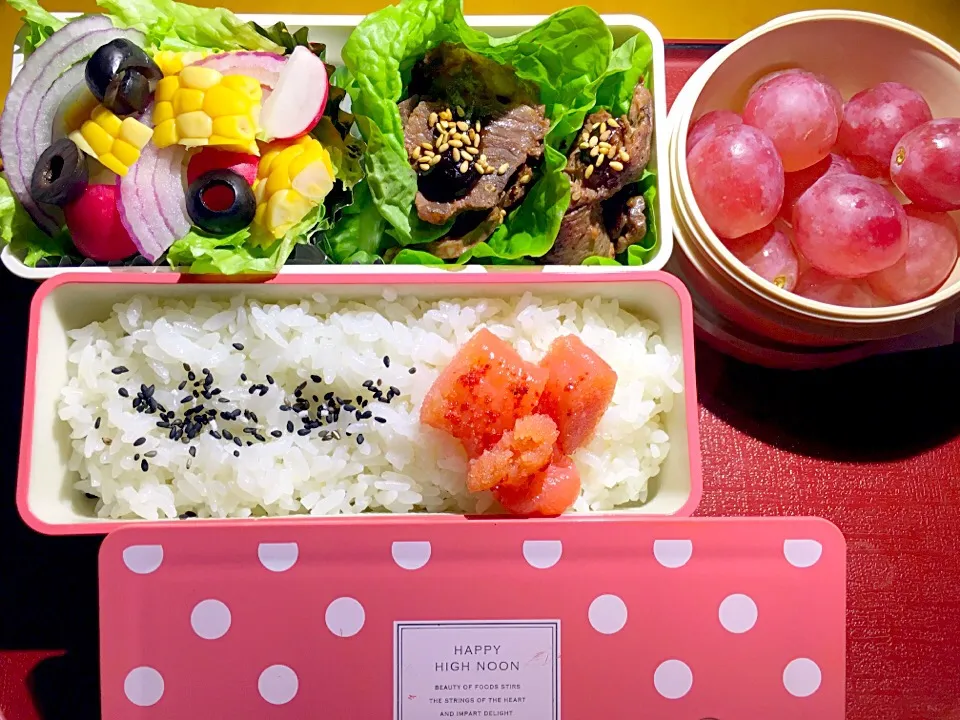 ハラミ焼肉サンチュ巻き、食いしん坊サラダ弁当😊|miam miamさん