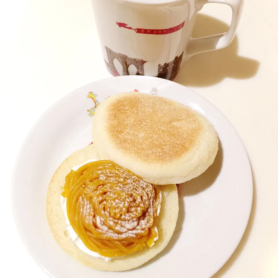 Snapdishの料理写真:かぼちゃのモンブランクリーム❤︎イングリッシュマフィン|Makinsさん