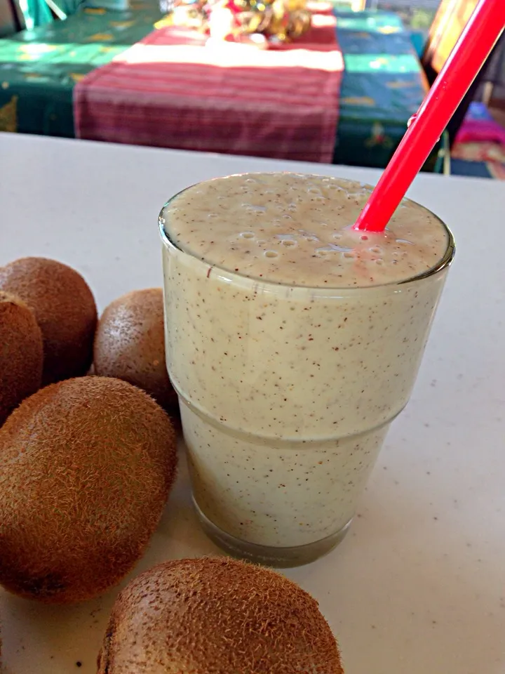 Kiwi banana smoothie|viviさん