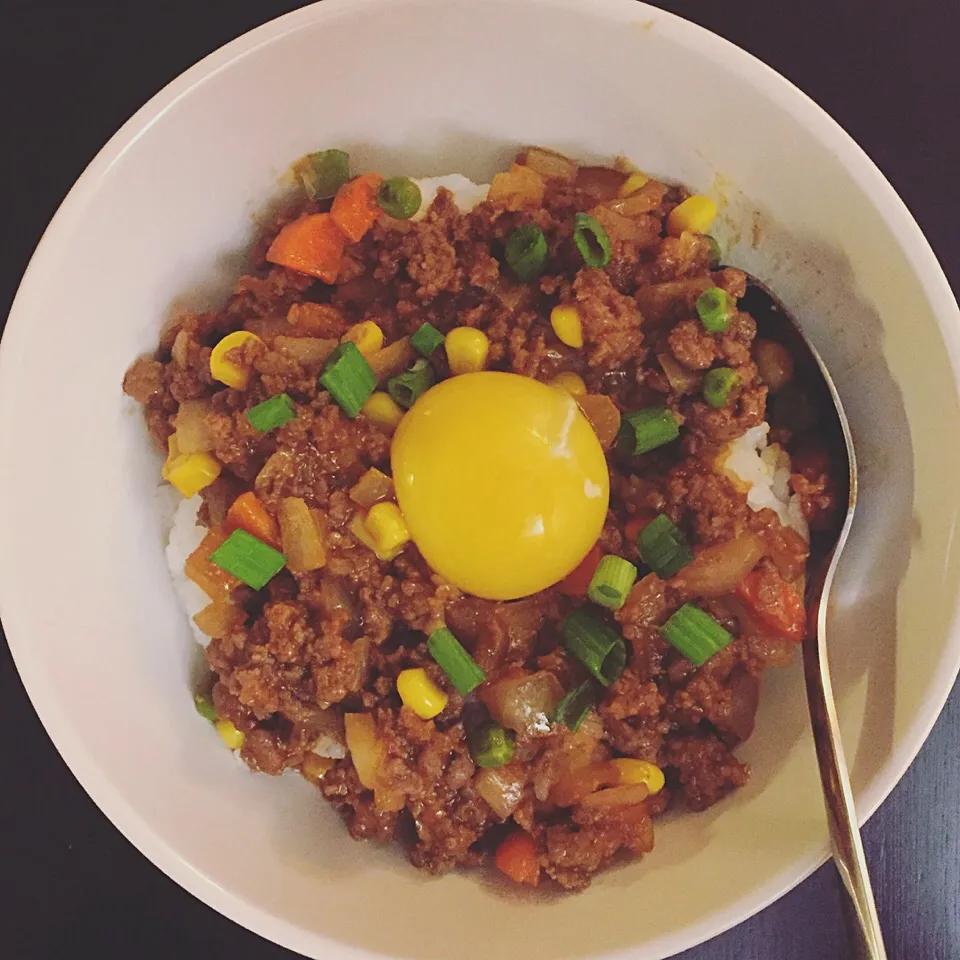 Snapdishの料理写真:窩蛋免治牛肉飯|ChitChit Wongさん