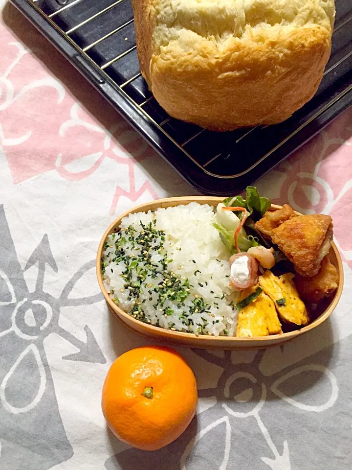 今日の自分お弁当と、朝焼き胡麻パン🍞´◡`|さくたえさん