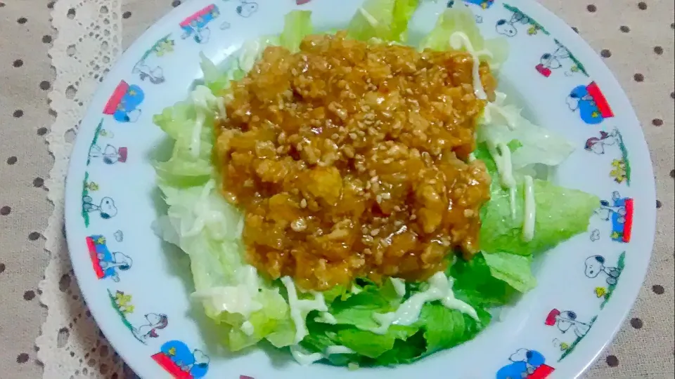 Snapdishの料理写真:ボンバーさんの焼肉のたれ💕を使って
今夜もカサ増し💦鳥ミンチ🐔ボンだれ丼！|ひとみんΨ(*´∀｀)Ψさん