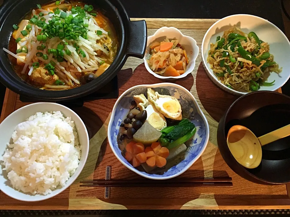 ⭕️鶏だんごと豆腐のキムチ鍋
⭕️揚げたま煮物
⭕️切り干し大根のアジアン炒め|ayumiさん