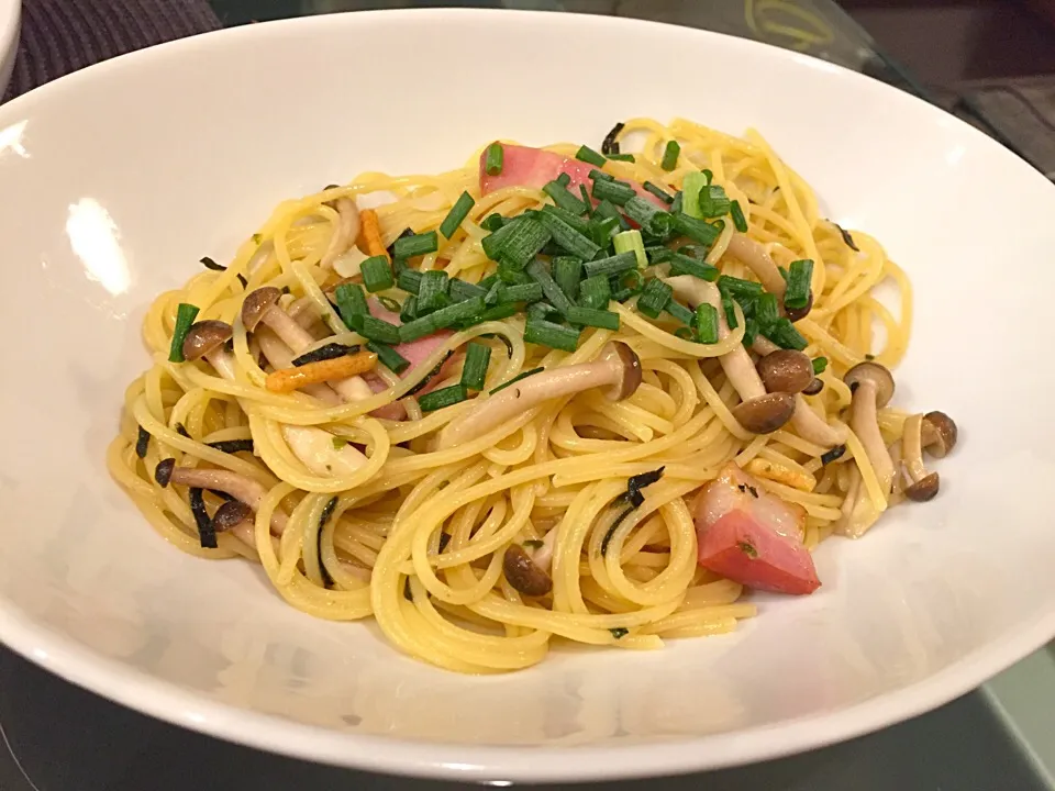 お茶漬けの素で和風パスタ|fmnmnnkfさん