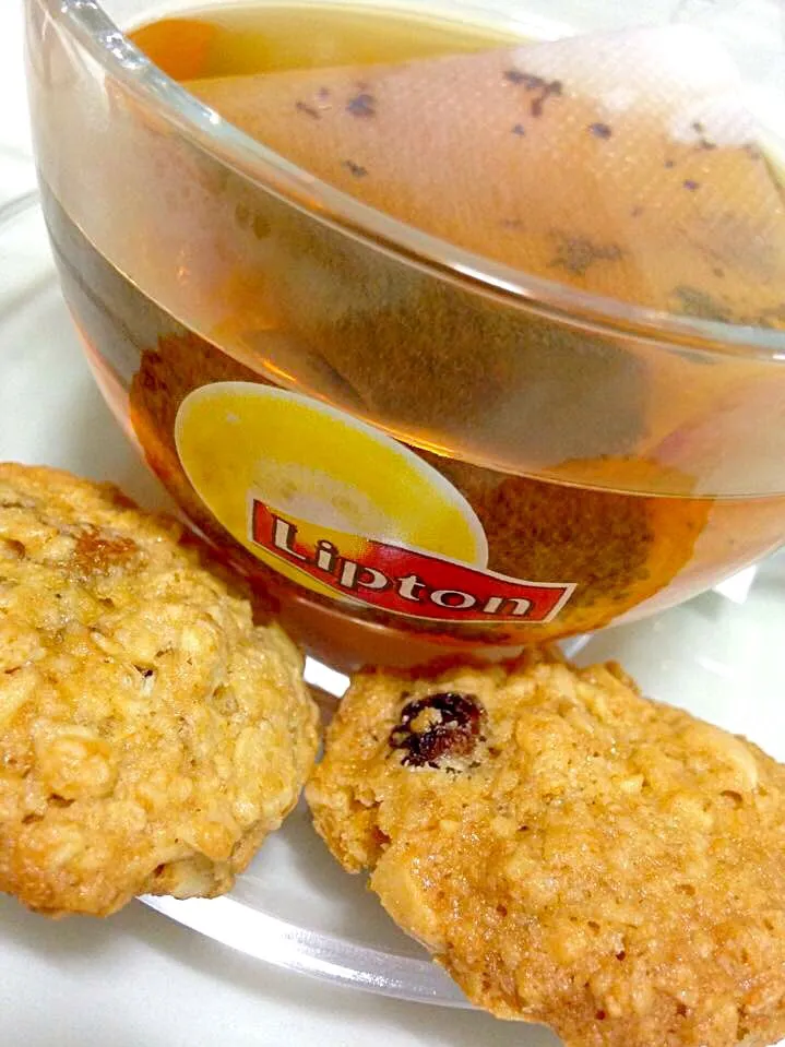 Snapdishの料理写真:Oatmeal Raisin Cookies|Tari's Kitchenさん