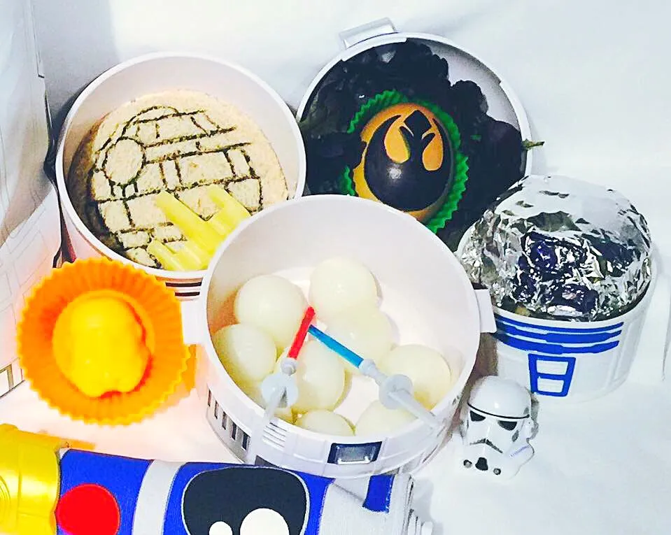 Snapdishの料理写真:Star Wars The Force Awakens opens today!  Star Wars Bento Lunch|Cheryl Melnickさん