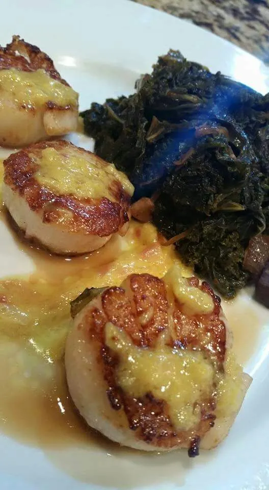 Seared scallops, in chardonney butter cream with Kale and bacon|CHUENCHAIさん