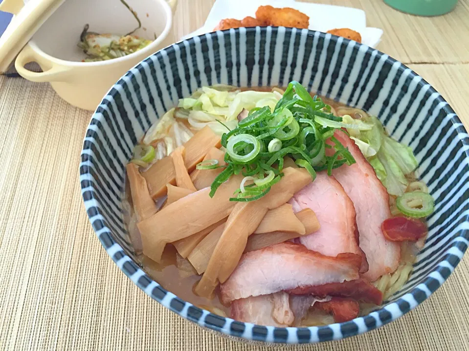 Snapdishの料理写真:今日のお昼は、お家で味噌ラーメン|sono.kさん