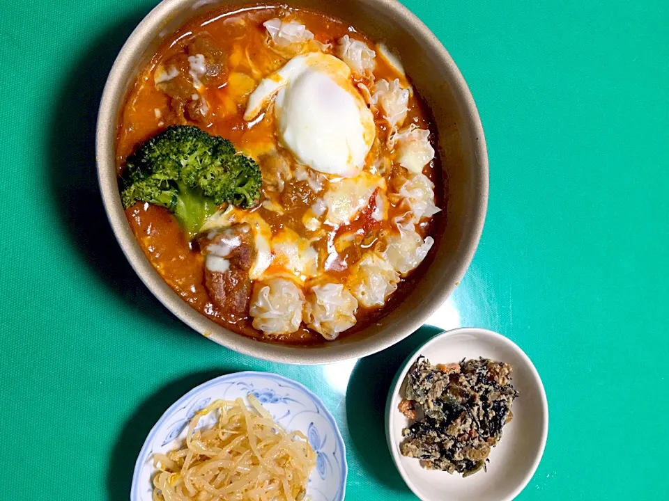 今日はクライミングの後なのでランチディナーになりました。
牛スジとレンズ豆カレー風味煮込みにしゅうまいとチーズのトッピング
ひじき白和えとモヤシナムル
あとはビールです。|takamuraさん