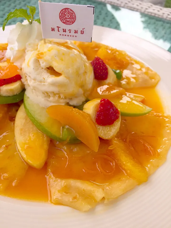 Orange crepe with ice cream|PhUnGさん