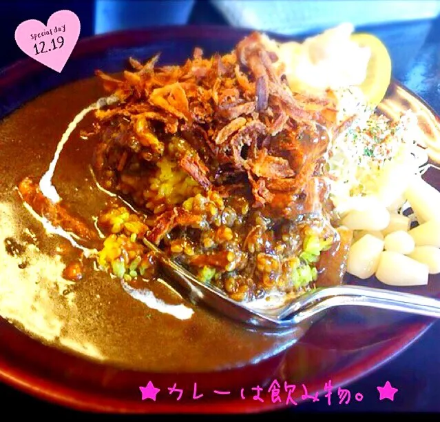 ★☆おでかけランチ☆★カレーは飲み物。黒い肉カレー♪今日のトッピングは、らっきょう&ツナマヨ&フライドオニオン！|さとみさん