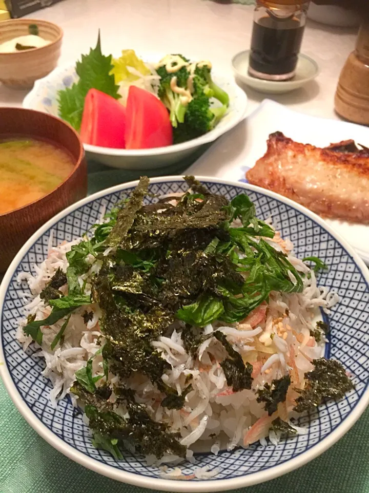 🐟80歳のお袋が作る土佐酢をかけて食べる『しらす丼』🐟|ま〜てぃんさん