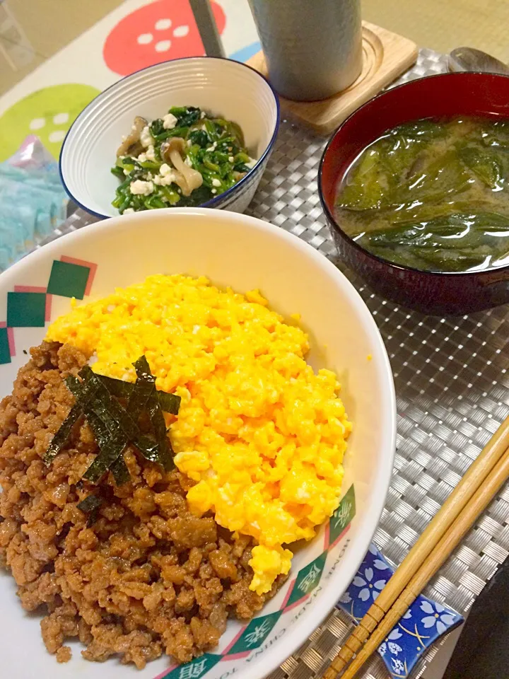 ★そぼろ丼
★ほうれん草としめじの白和え
★なすと小松菜の味噌汁

おいしかったー♡
ごちそうさまー♡|えりえいたさん